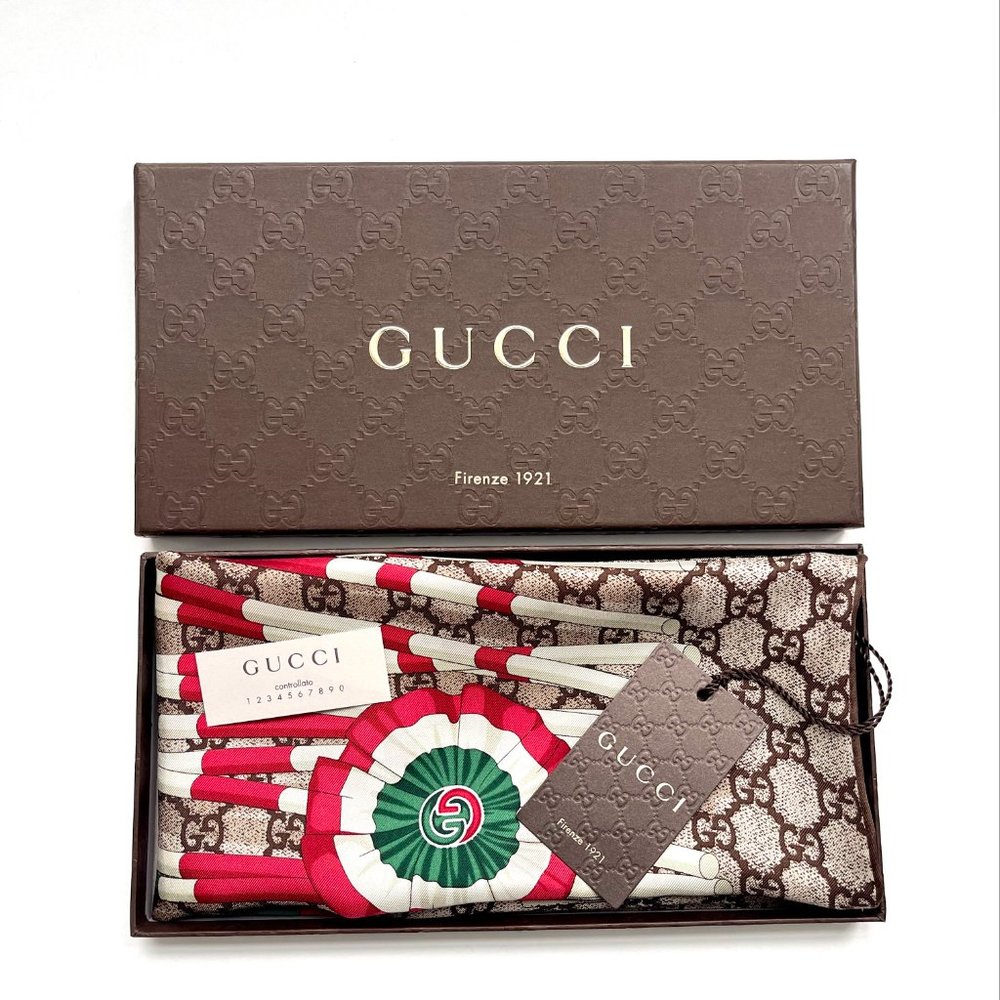 New Gucci Scarf GG Logo Club Beige Brown Silk Scarf Wrap with Gucci Gift Box - Picture 3 of 16